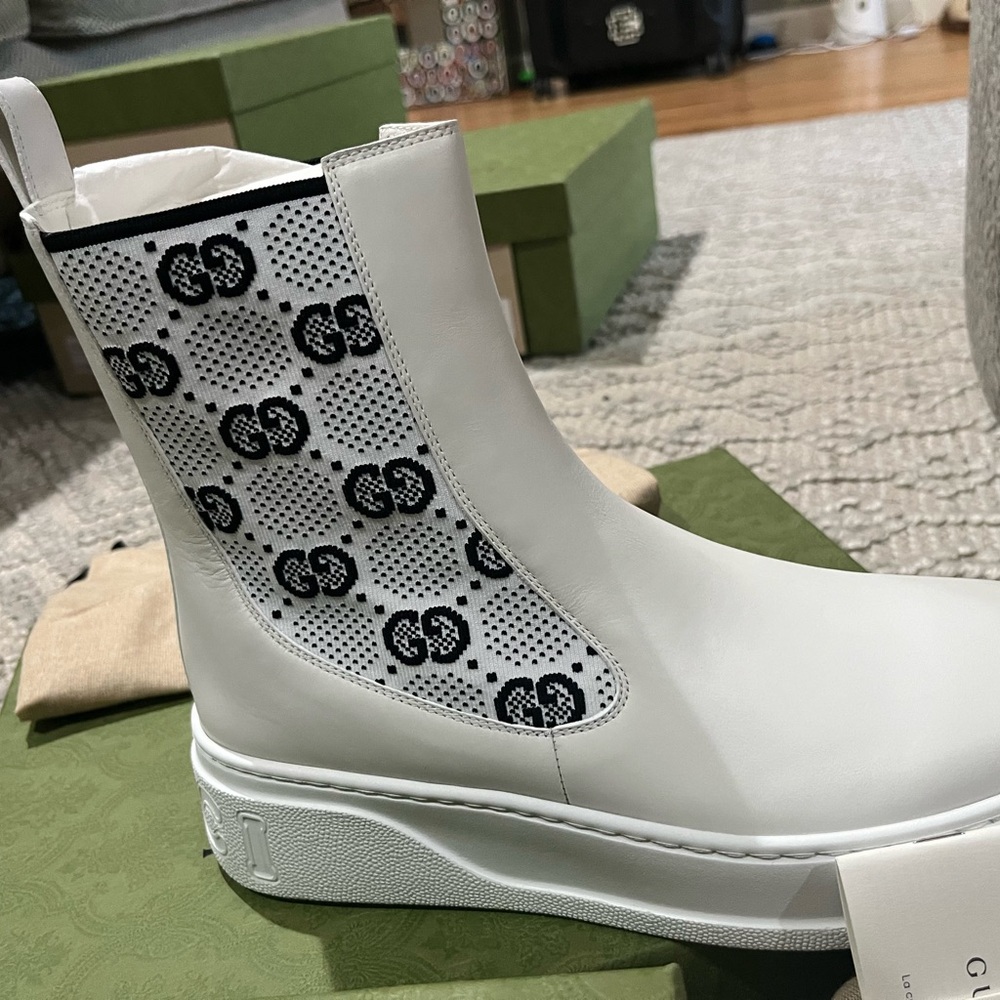 NWT Gucci ankle boots 41